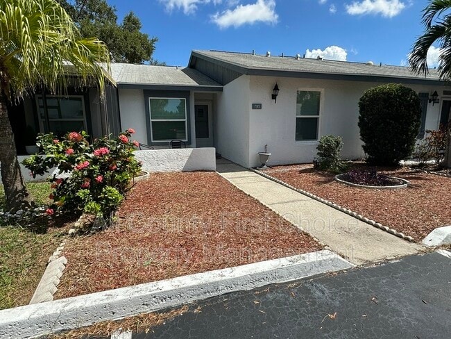 7315 Parkside Villas Dr in St. Petersburg, FL - Building Photo - Building Photo