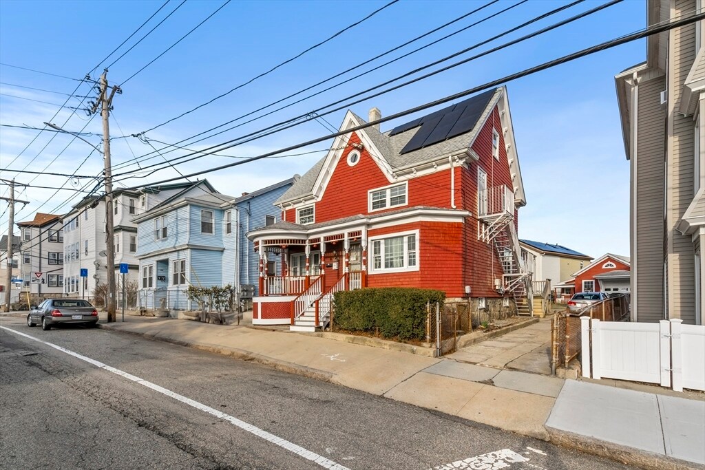 528 Eastern Ave in Fall River, MA - Building Photo