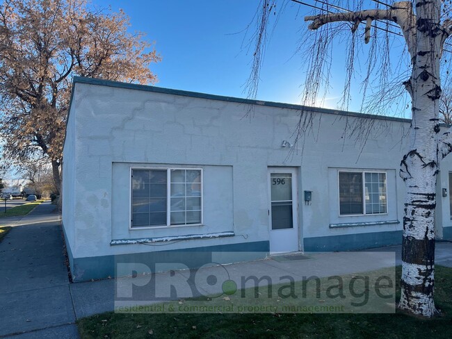 property at 596-596 N Blvd
