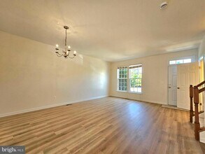 15318 Elizabeth Burbage Loop in Woodbridge, VA - Building Photo - Building Photo