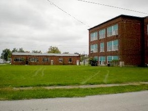 1000 W Centennial Ave in Bowling Green, MO - Building Photo - Building Photo