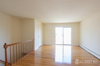 9 Koster Blvd in Edison, NJ - Building Photo - Building Photo