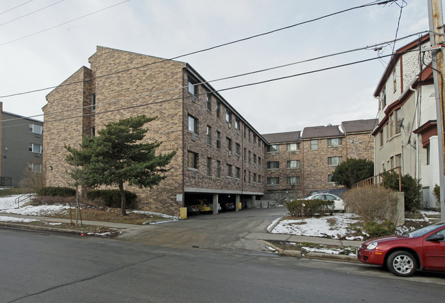 Willow Apartments in Milwaukee, WI - Building Photo - Building Photo