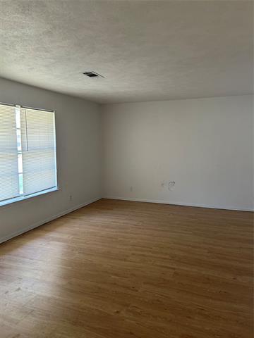 102 W Woodbury Dr in Garland, TX - Building Photo - Building Photo