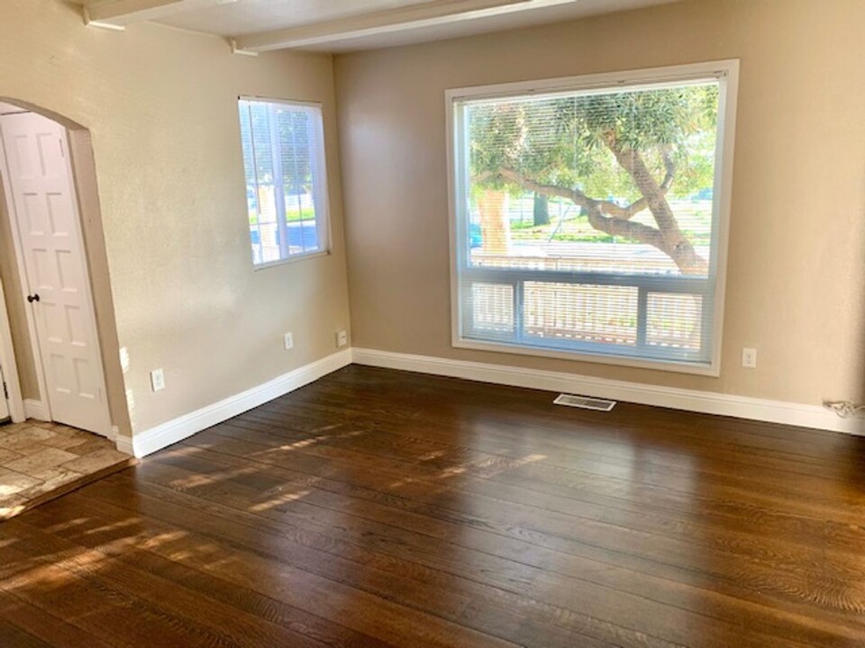 800-804 East St in Pittsburg, CA - Building Photo