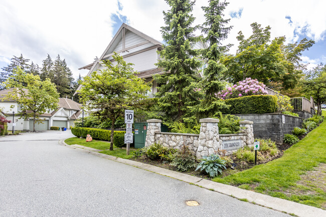 2351 Parkway Blvd in Coquitlam, BC - Building Photo - Building Photo