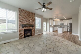 2105 E Weeping Cherry Ln in Eagle Mountain, UT - Building Photo - Building Photo