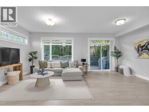 3525 Chandler St in Coquitlam, BC - Building Photo - Building Photo