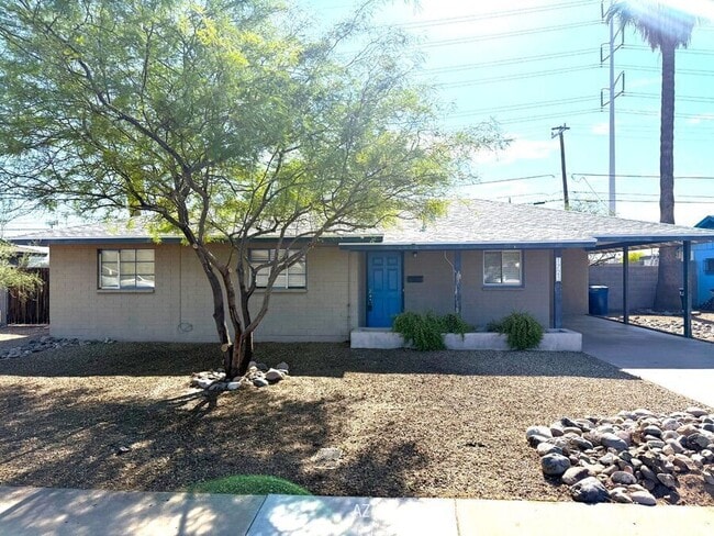 property at 1725 S Farmer Ave