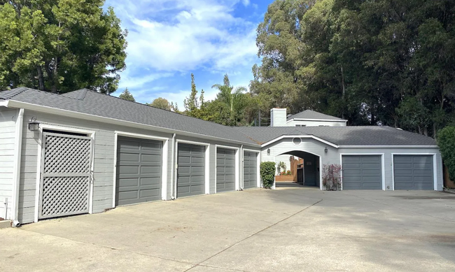 1646 Ocean St in Santa Cruz, CA - Building Photo - Building Photo