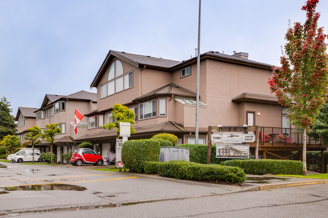 Bridge View Courts in Richmond, BC - Building Photo - Primary Photo