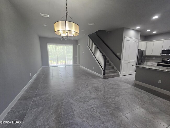 873 Pinewood Dr in Ormond Beach, FL - Foto de edificio - Building Photo