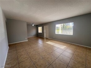 4601 Bayshore Dr, Unit A1 in Naples, FL - Building Photo - Building Photo