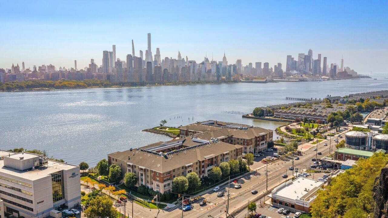 7400 River Rd in North Bergen, NJ - Building Photo