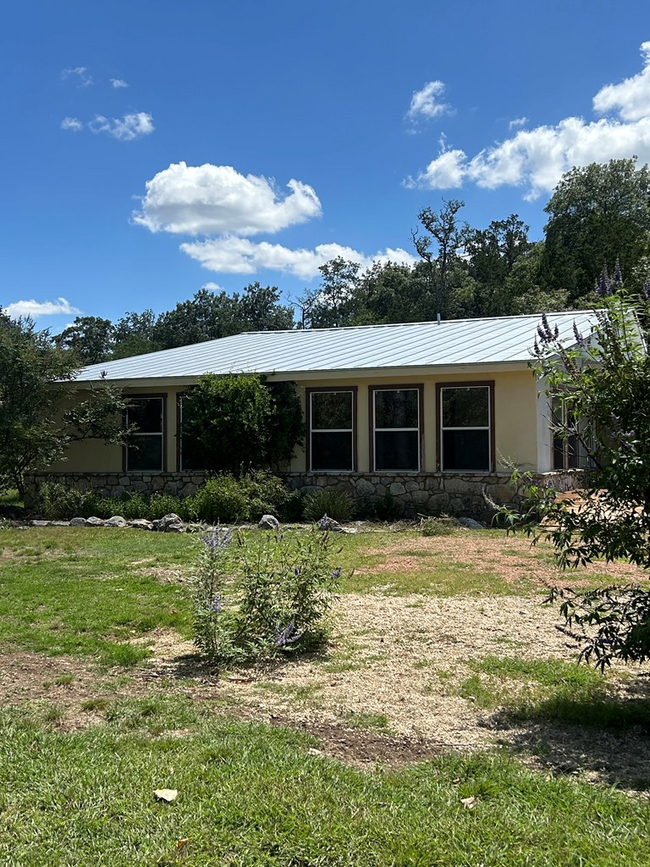 212 Lange Ravine in Hunt, TX - Foto de edificio - Building Photo