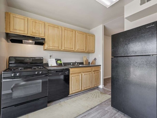 Hickory Hill Apartments in Suitland, MD - Foto de edificio - Building Photo