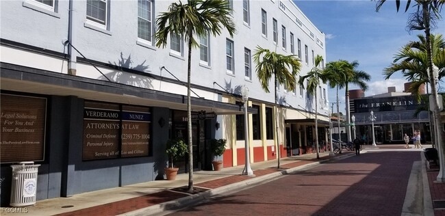 1415 Dean St, Unit 303 in Ft. Myers, FL - Building Photo - Building Photo