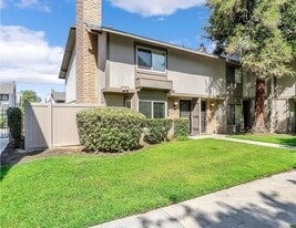 4676 E Alamos Ave in Fresno, CA - Building Photo