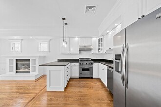 906 E Broadway in Boston, MA - Building Photo - Building Photo