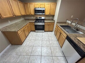 907 Majestic Oak St in Las Vegas, NV - Building Photo - Building Photo