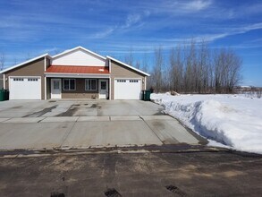 5210 Christopher Dr in Eau Claire, WI - Building Photo - Building Photo