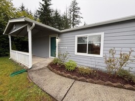 16004 83 Ave E in Puyallup, WA - Building Photo