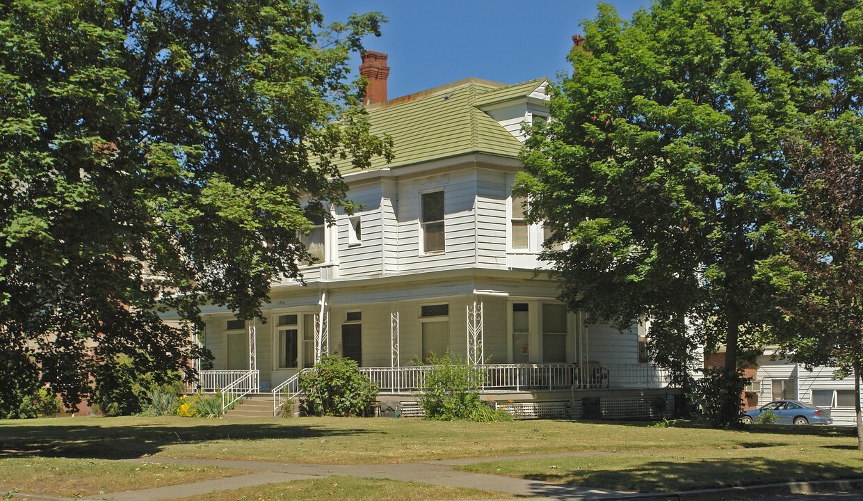 1706 W 9th Ave in Spokane, WA - Foto de edificio