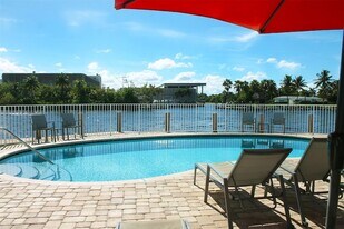 1705 N Riverside Dr, Unit 2 in Pompano Beach, FL - Building Photo