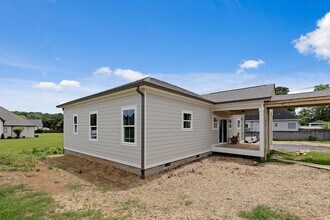 1902 Hickory Valley Rd in Chattanooga, TN - Building Photo - Building Photo