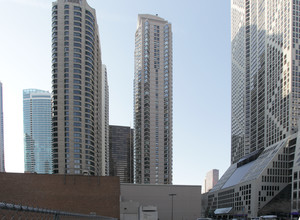 401 E Ontario St in Chicago, IL - Foto de edificio - Building Photo