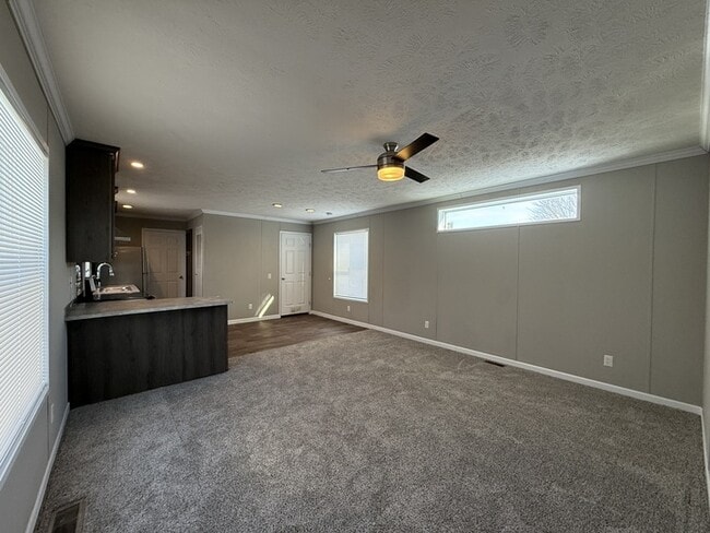 10610 State Rte 762 in Lockbourne, OH - Foto de edificio - Building Photo