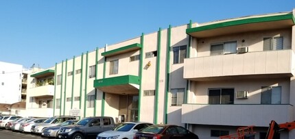 Crest View Apartments in Los Angeles, CA - Foto de edificio - Building Photo