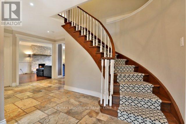 263 Princess Royal Ct in Oakville, ON - Building Photo - Building Photo