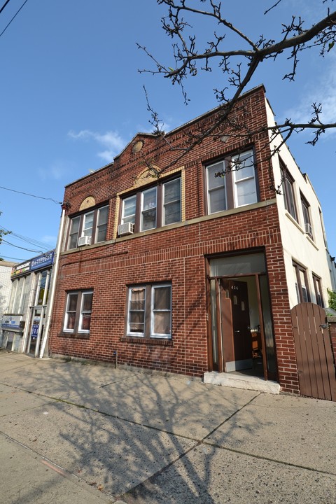 436 Broad Ave in Palisades Park, NJ - Building Photo