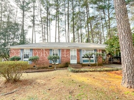 225 Stirlington Rd in Columbia, SC - Building Photo