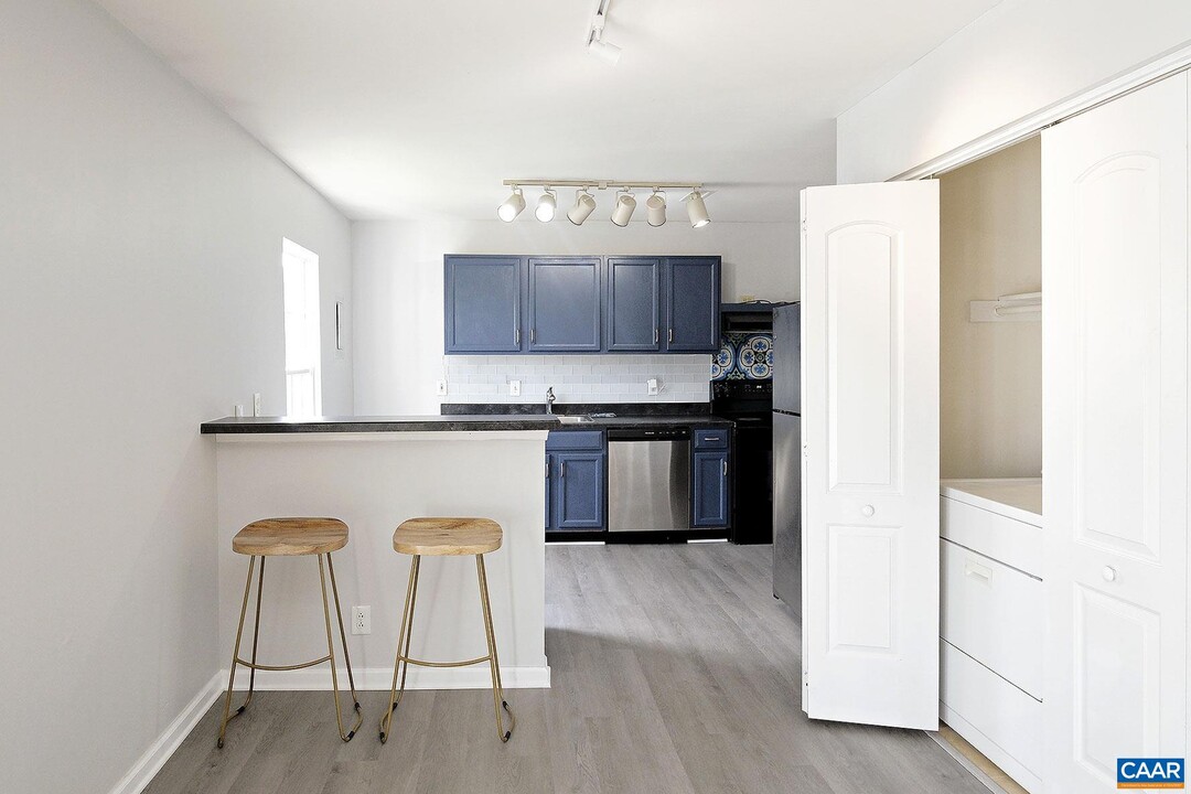 1217 Villa Ln in Charlottesville, VA - Building Photo