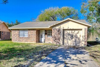 7502 Plover Cir in Texas City, TX - Building Photo - Building Photo