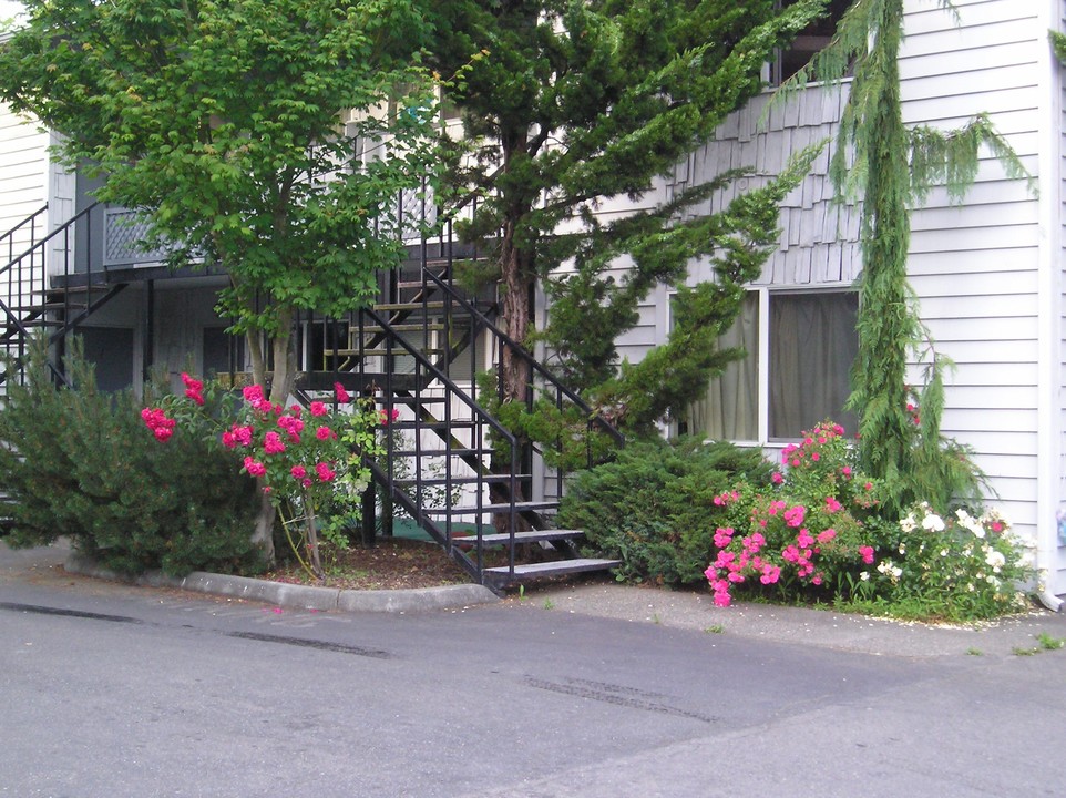 Park Royal Apartments in Seattle, WA - Building Photo