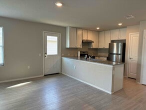 12107 Overton Wy in San Antonio, TX - Building Photo - Building Photo