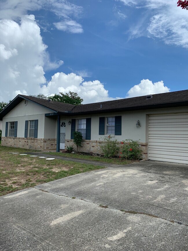 1031 Sullivan St in Deltona, FL - Building Photo - Building Photo