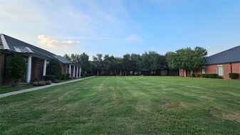 4501 Cartwright Rd in Missouri City, TX - Building Photo