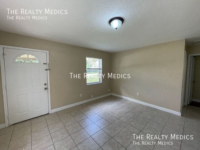 832 Rockhill St in Deltona, FL - Building Photo - Building Photo