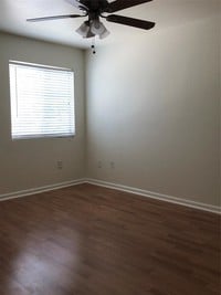 714 Memorial Mews St photo'