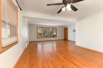 8629 W Summerdale Ave in Chicago, IL - Building Photo - Building Photo