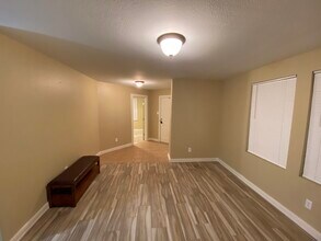 513 Paddle Dr in Crowley, TX - Foto de edificio - Building Photo