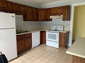 333 Giddings St in Springfield, VT - Building Photo