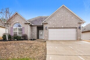 626 Waterford Ln in Calera, AL - Building Photo