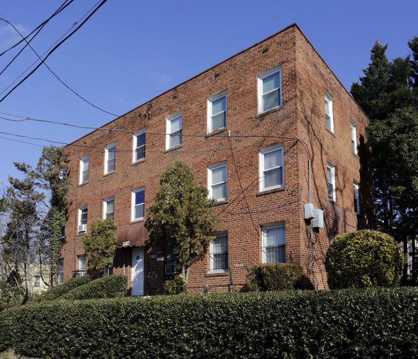 240 34th St SE in Washington, DC - Building Photo