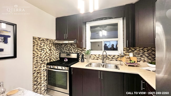 55 Crawford Dr in Brampton, ON - Building Photo - Building Photo