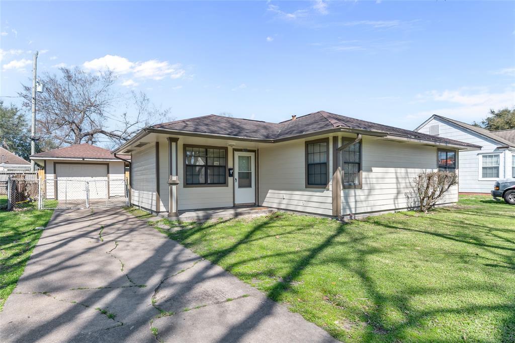 7443 Magnolia St in Houston, TX - Foto de edificio